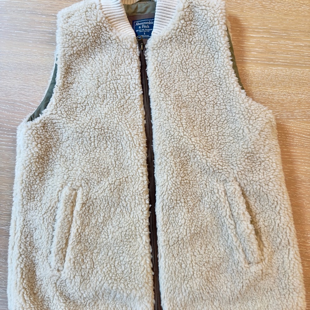 Abercrombie & Fitch Cream Sherpa Vest